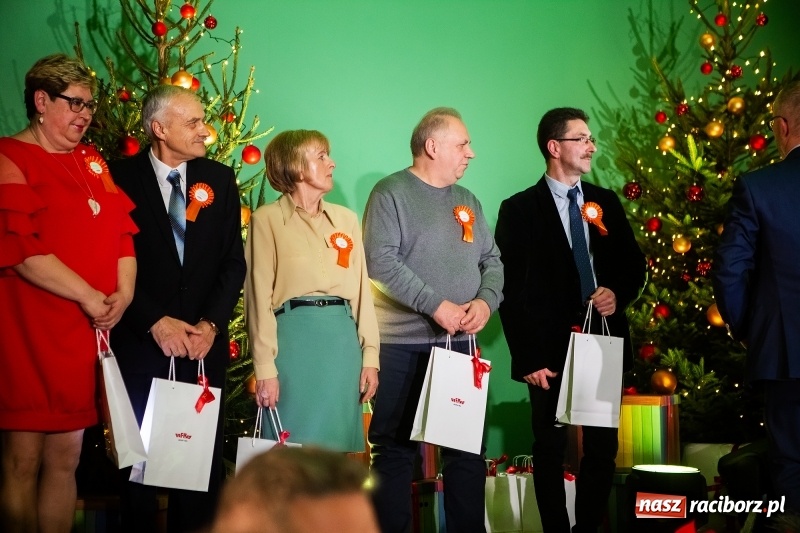 Zdjęcie w galerii na portalu naszraciborz.pl: Przedświąteczne spotkanie w Rafako. Uhonorowano emerytów i jubilatów spółki wiadomości z regionu