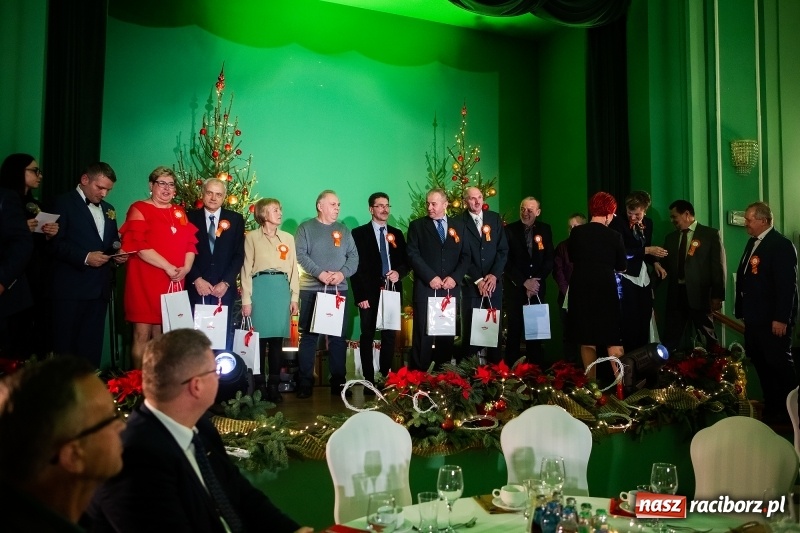 Zdjęcie w galerii na portalu naszraciborz.pl: Przedświąteczne spotkanie w Rafako. Uhonorowano emerytów i jubilatów spółki wiadomości z regionu