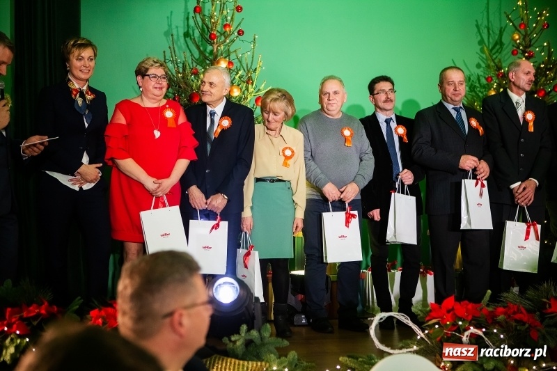Zdjęcie w galerii na portalu naszraciborz.pl: Przedświąteczne spotkanie w Rafako. Uhonorowano emerytów i jubilatów spółki wiadomości z regionu