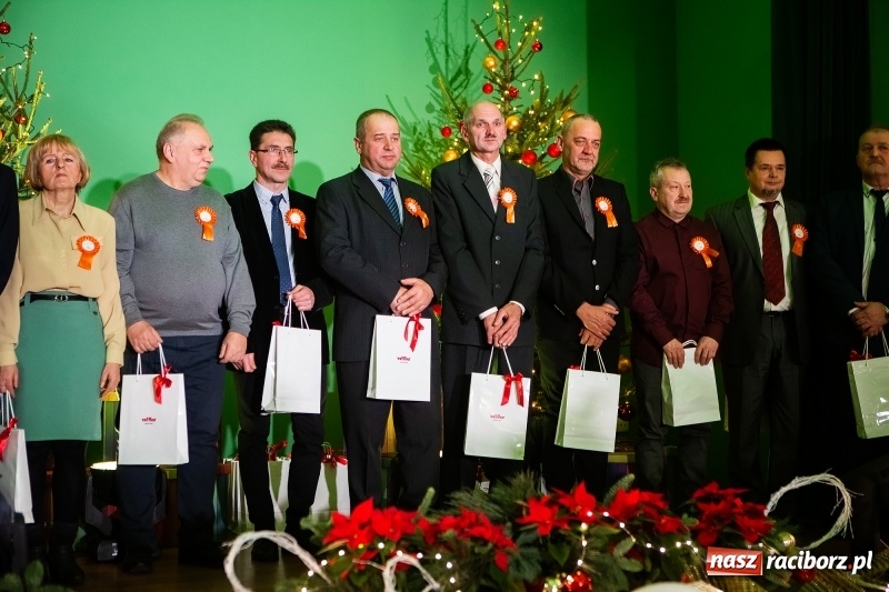 Zdjęcie w galerii na portalu naszraciborz.pl: Przedświąteczne spotkanie w Rafako. Uhonorowano emerytów i jubilatów spółki wiadomości z regionu