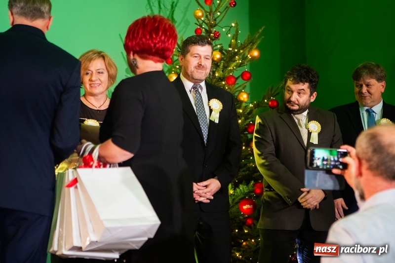 Zdjęcie w galerii na portalu naszraciborz.pl: Przedświąteczne spotkanie w Rafako. Uhonorowano emerytów i jubilatów spółki wiadomości z regionu
