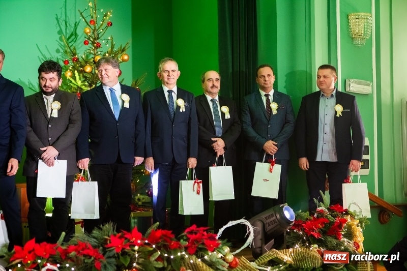 Zdjęcie w galerii na portalu naszraciborz.pl: Przedświąteczne spotkanie w Rafako. Uhonorowano emerytów i jubilatów spółki wiadomości z regionu