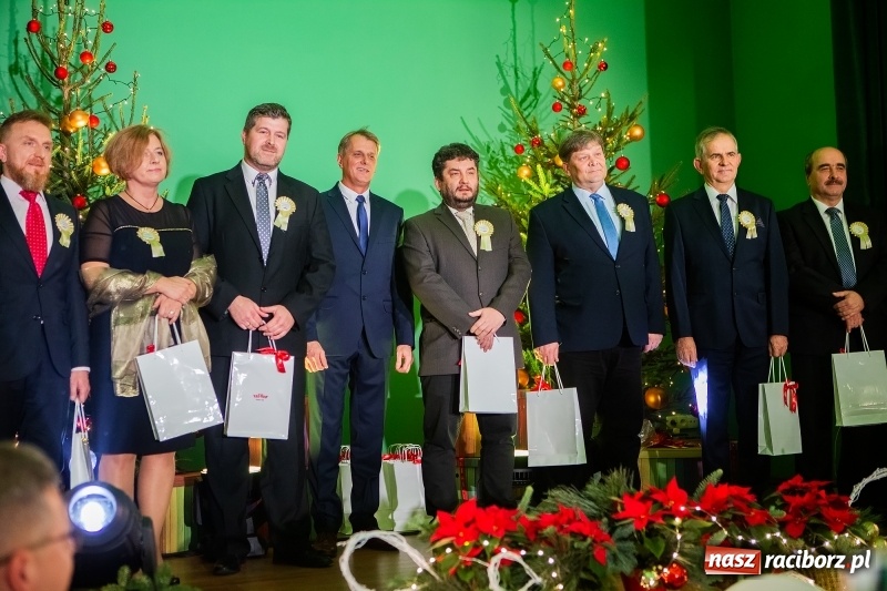 Zdjęcie w galerii na portalu naszraciborz.pl: Przedświąteczne spotkanie w Rafako. Uhonorowano emerytów i jubilatów spółki wiadomości z regionu