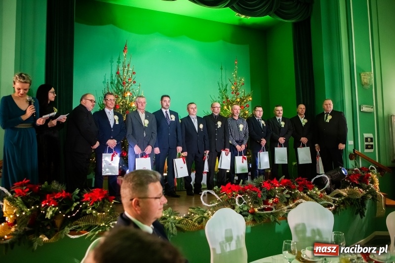 Zdjęcie w galerii na portalu naszraciborz.pl: Przedświąteczne spotkanie w Rafako. Uhonorowano emerytów i jubilatów spółki wiadomości z regionu