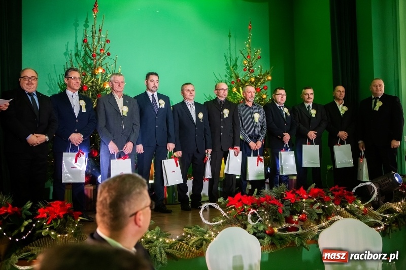 Zdjęcie w galerii na portalu naszraciborz.pl: Przedświąteczne spotkanie w Rafako. Uhonorowano emerytów i jubilatów spółki wiadomości z regionu