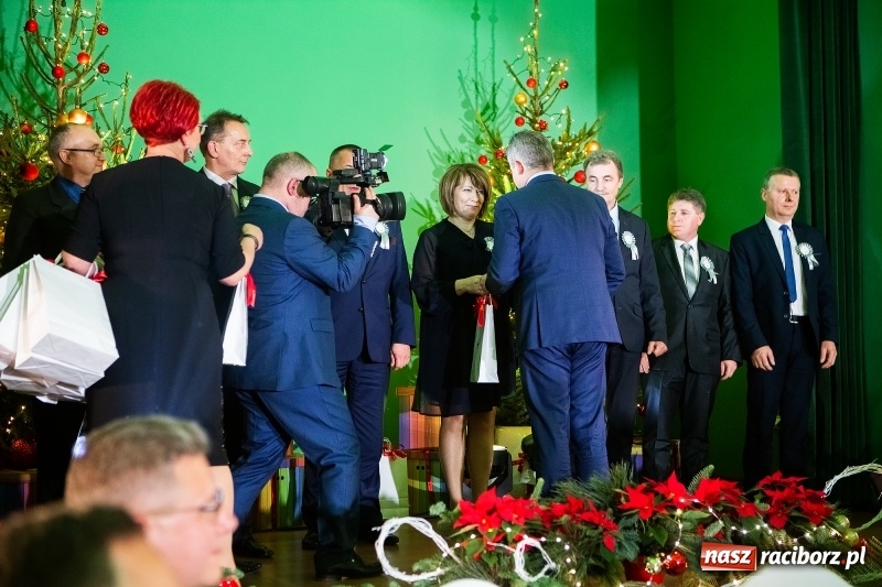 Zdjęcie w galerii na portalu naszraciborz.pl: Przedświąteczne spotkanie w Rafako. Uhonorowano emerytów i jubilatów spółki wiadomości z regionu