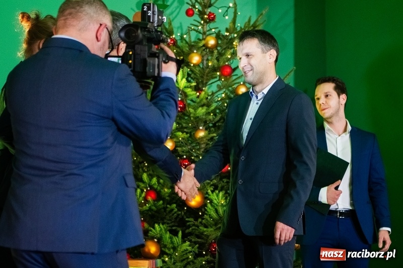 Zdjęcie w galerii na portalu naszraciborz.pl: Przedświąteczne spotkanie w Rafako. Uhonorowano emerytów i jubilatów spółki wiadomości z regionu