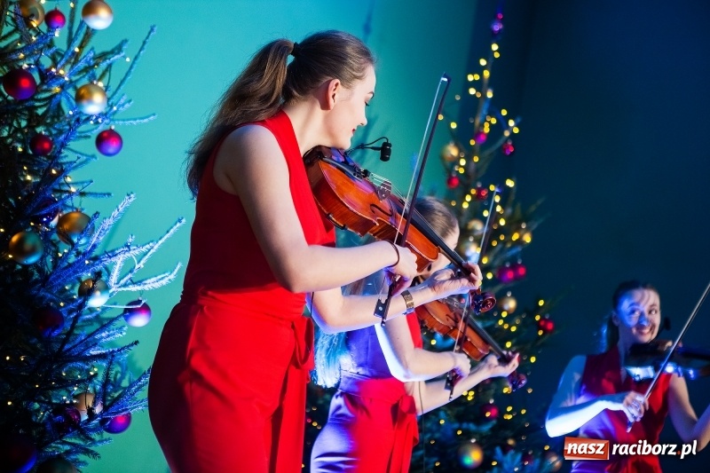 Zdjęcie w galerii na portalu naszraciborz.pl: Przedświąteczne spotkanie w Rafako. Uhonorowano emerytów i jubilatów spółki wiadomości z regionu