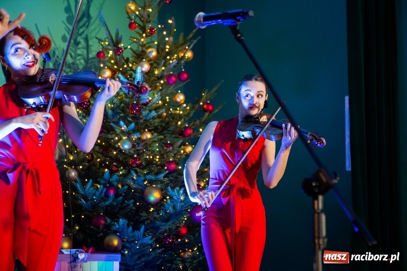 Zdjęcie w galerii na portalu naszraciborz.pl: Przedświąteczne spotkanie w Rafako. Uhonorowano emerytów i jubilatów spółki wiadomości z regionu