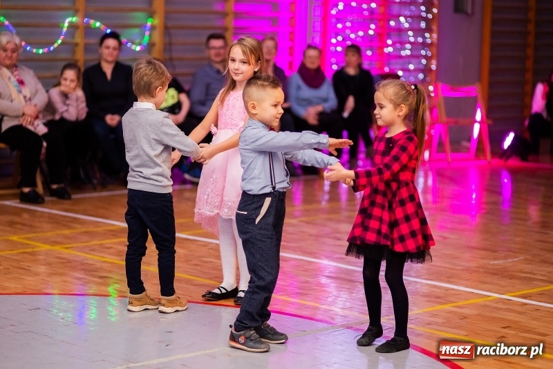 Zdjęcie w galerii na portalu naszraciborz.pl: Pokazy taneczne wychowanków MDK w MOS-ie wiadomości z regionu