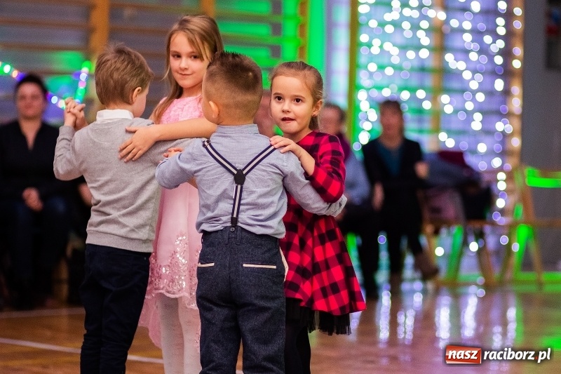 Zdjęcie w galerii na portalu naszraciborz.pl: Pokazy taneczne wychowanków MDK w MOS-ie wiadomości z regionu