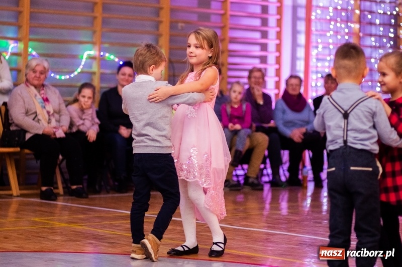 Zdjęcie w galerii na portalu naszraciborz.pl: Pokazy taneczne wychowanków MDK w MOS-ie wiadomości z regionu