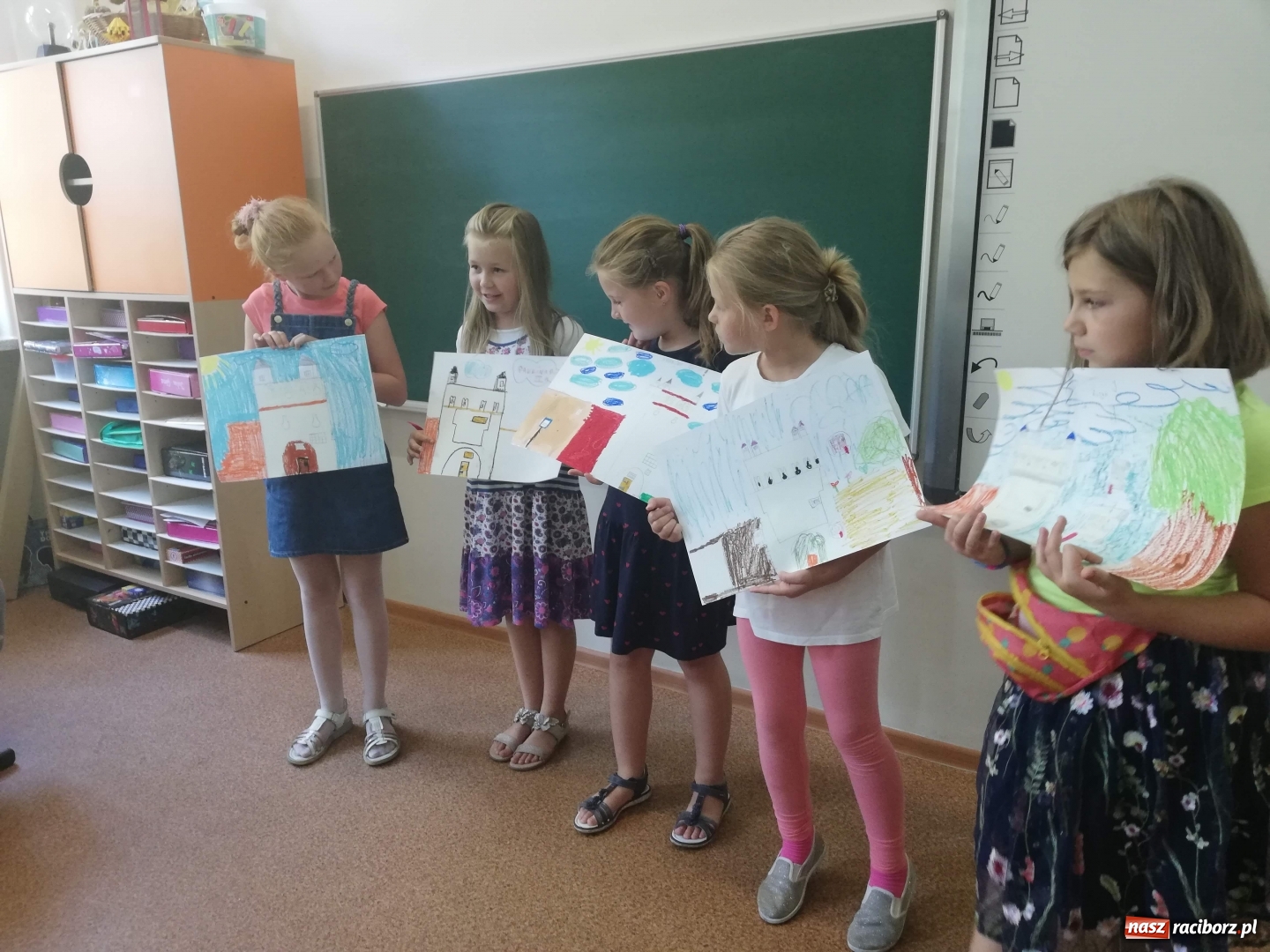 Zdjęcie w galerii na portalu naszraciborz.pl: Uczniowie SP 4 brali udział w ogólnopolskim programie Archi-Przygody wiadomości z regionu