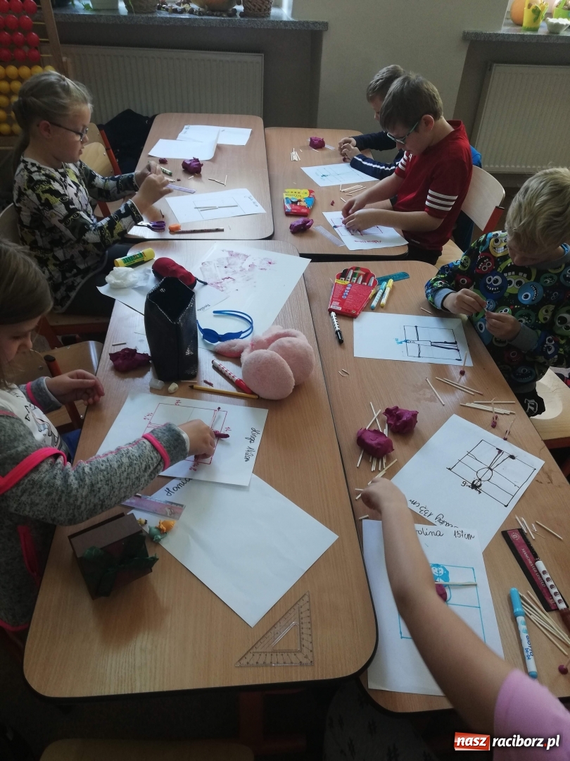 Zdjęcie w galerii na portalu naszraciborz.pl: Uczniowie SP 4 brali udział w ogólnopolskim programie Archi-Przygody wiadomości z regionu