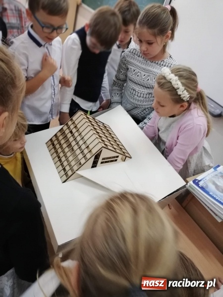 Zdjęcie w galerii na portalu naszraciborz.pl: Uczniowie SP 4 brali udział w ogólnopolskim programie Archi-Przygody wiadomości z regionu