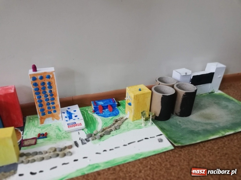Zdjęcie w galerii na portalu naszraciborz.pl: Uczniowie SP 4 brali udział w ogólnopolskim programie Archi-Przygody wiadomości z regionu