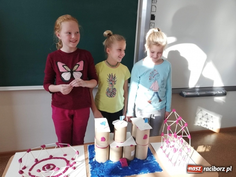 Zdjęcie w galerii na portalu naszraciborz.pl: Uczniowie SP 4 brali udział w ogólnopolskim programie Archi-Przygody wiadomości z regionu