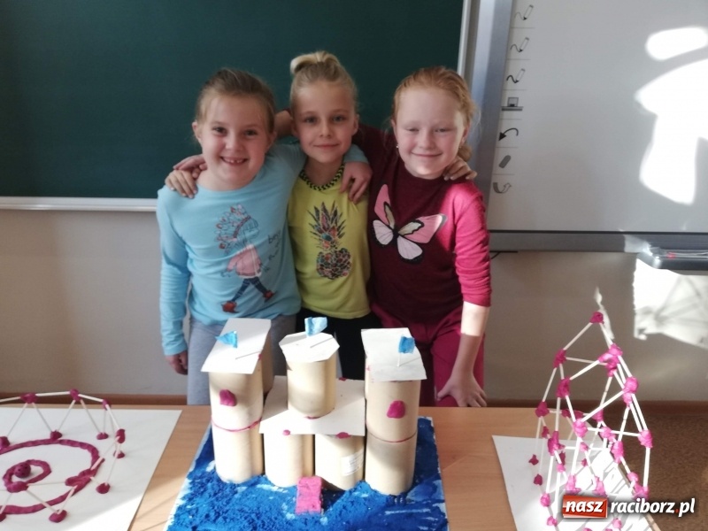 Zdjęcie w galerii na portalu naszraciborz.pl: Uczniowie SP 4 brali udział w ogólnopolskim programie Archi-Przygody wiadomości z regionu