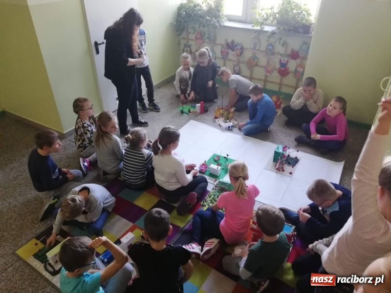 Zdjęcie w galerii na portalu naszraciborz.pl: Uczniowie SP 4 brali udział w ogólnopolskim programie Archi-Przygody wiadomości z regionu