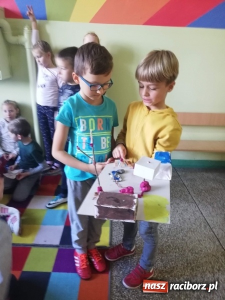 Zdjęcie w galerii na portalu naszraciborz.pl: Uczniowie SP 4 brali udział w ogólnopolskim programie Archi-Przygody wiadomości z regionu