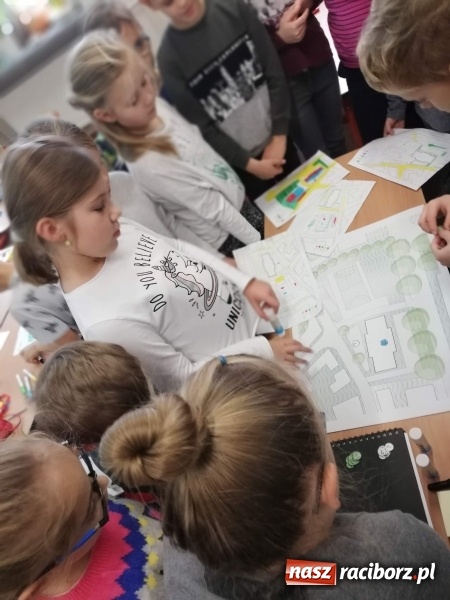 Zdjęcie w galerii na portalu naszraciborz.pl: Uczniowie SP 4 brali udział w ogólnopolskim programie Archi-Przygody wiadomości z regionu