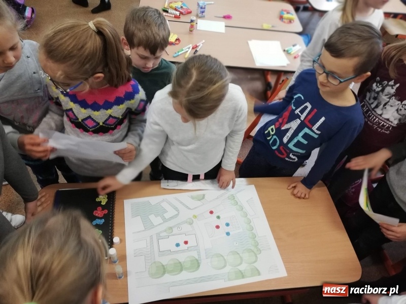 Zdjęcie w galerii na portalu naszraciborz.pl: Uczniowie SP 4 brali udział w ogólnopolskim programie Archi-Przygody wiadomości z regionu