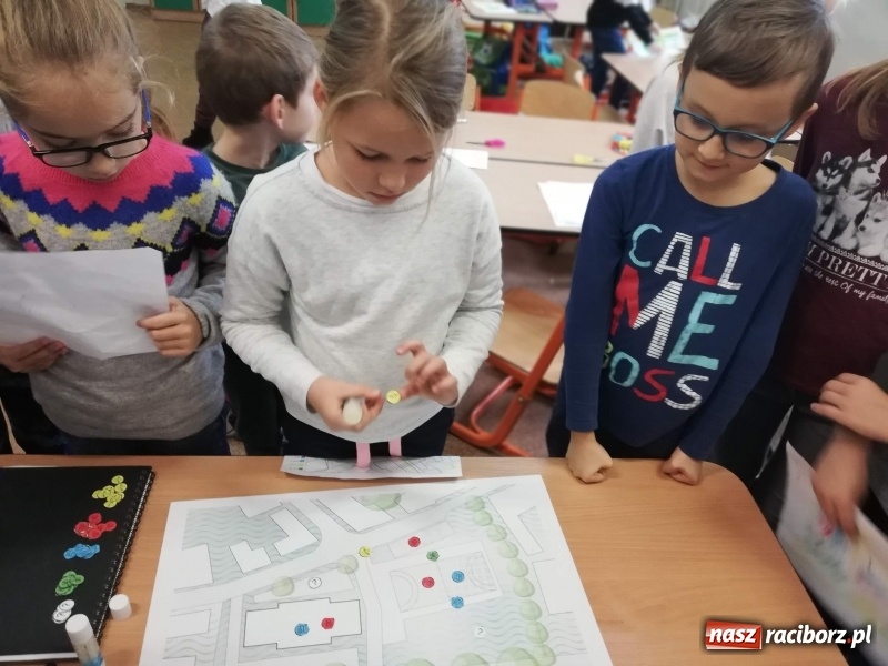 Zdjęcie w galerii na portalu naszraciborz.pl: Uczniowie SP 4 brali udział w ogólnopolskim programie Archi-Przygody wiadomości z regionu