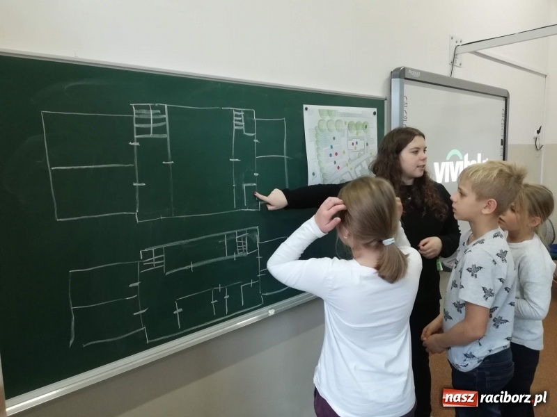 Zdjęcie w galerii na portalu naszraciborz.pl: Uczniowie SP 4 brali udział w ogólnopolskim programie Archi-Przygody wiadomości z regionu