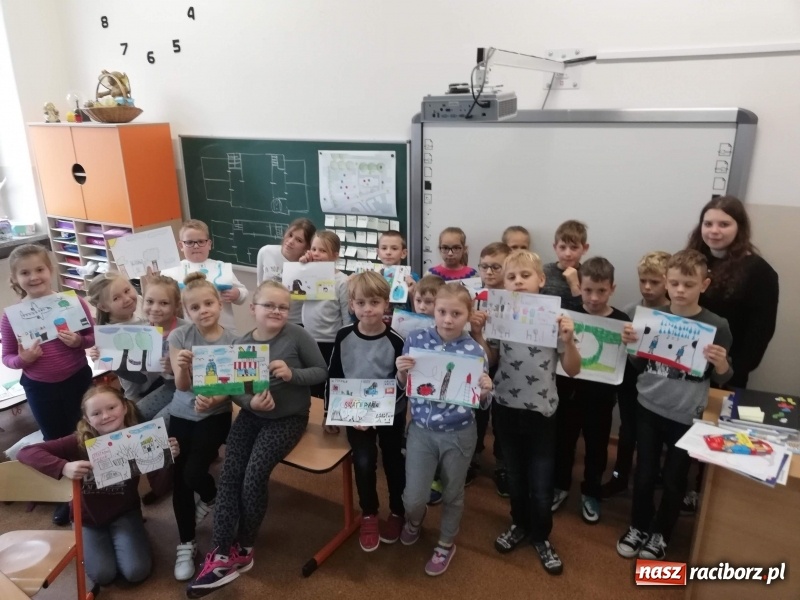 Zdjęcie w galerii na portalu naszraciborz.pl: Uczniowie SP 4 brali udział w ogólnopolskim programie Archi-Przygody wiadomości z regionu
