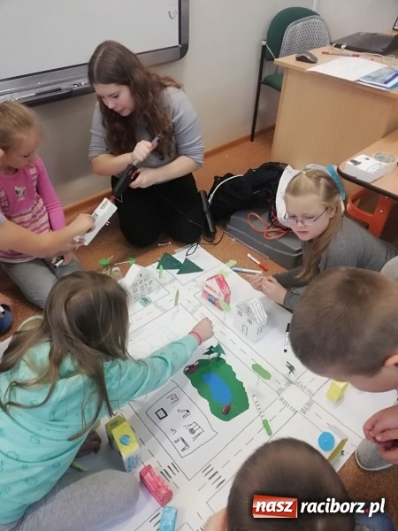 Zdjęcie w galerii na portalu naszraciborz.pl: Uczniowie SP 4 brali udział w ogólnopolskim programie Archi-Przygody wiadomości z regionu