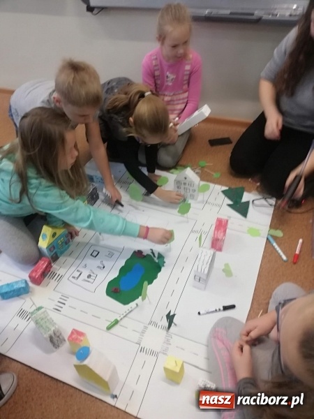 Zdjęcie w galerii na portalu naszraciborz.pl: Uczniowie SP 4 brali udział w ogólnopolskim programie Archi-Przygody wiadomości z regionu