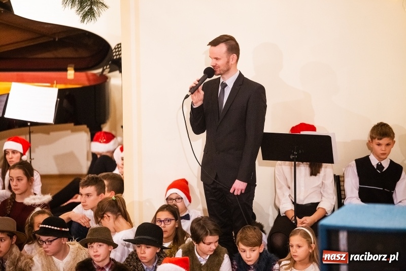 Zdjęcie w galerii na portalu naszraciborz.pl: Koncert kolędowy uczniów i nauczycieli szkoły muzycznej wiadomości z regionu