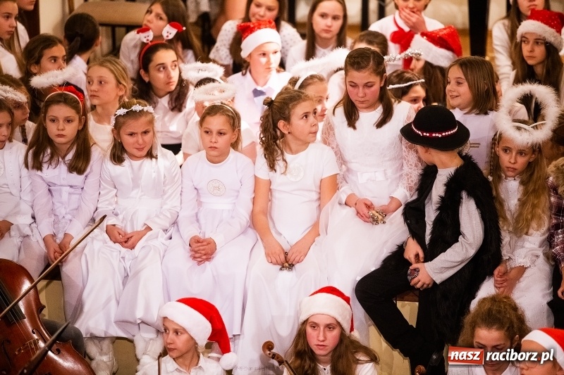 Zdjęcie w galerii na portalu naszraciborz.pl: Koncert kolędowy uczniów i nauczycieli szkoły muzycznej wiadomości z regionu
