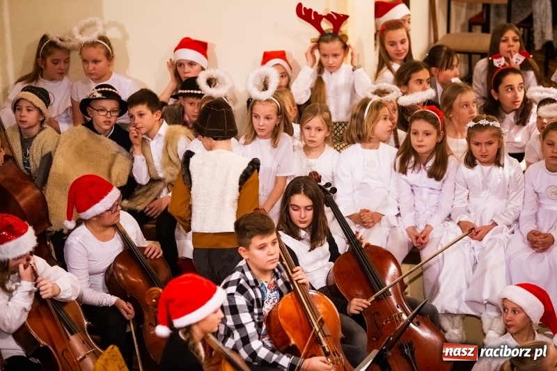 Zdjęcie w galerii na portalu naszraciborz.pl: Koncert kolędowy uczniów i nauczycieli szkoły muzycznej wiadomości z regionu