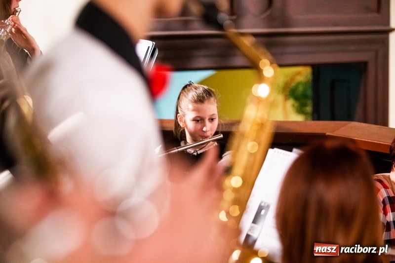 Zdjęcie w galerii na portalu naszraciborz.pl: Koncert kolędowy uczniów i nauczycieli szkoły muzycznej wiadomości z regionu