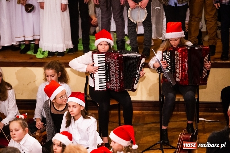 Zdjęcie w galerii na portalu naszraciborz.pl: Koncert kolędowy uczniów i nauczycieli szkoły muzycznej wiadomości z regionu