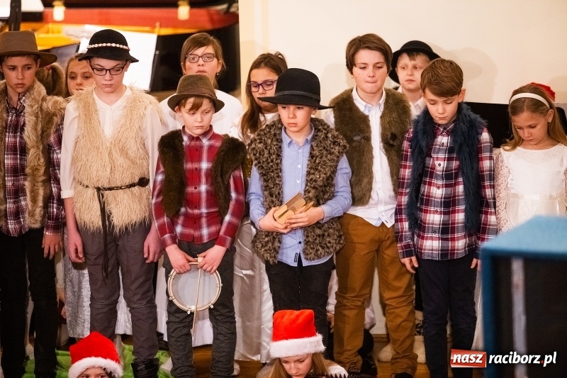 Zdjęcie w galerii na portalu naszraciborz.pl: Koncert kolędowy uczniów i nauczycieli szkoły muzycznej wiadomości z regionu