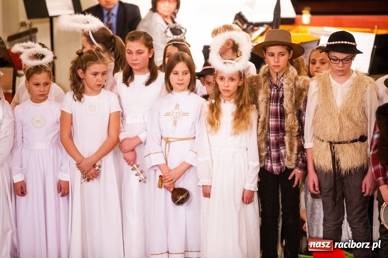 Zdjęcie w galerii na portalu naszraciborz.pl: Koncert kolędowy uczniów i nauczycieli szkoły muzycznej wiadomości z regionu