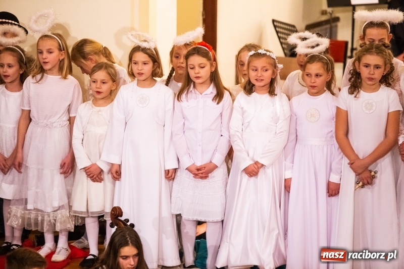 Zdjęcie w galerii na portalu naszraciborz.pl: Koncert kolędowy uczniów i nauczycieli szkoły muzycznej wiadomości z regionu