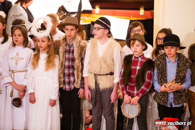 Zdjęcie w galerii na portalu naszraciborz.pl: Koncert kolędowy uczniów i nauczycieli szkoły muzycznej wiadomości z regionu