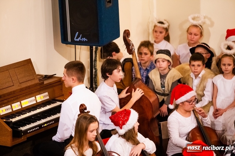 Zdjęcie w galerii na portalu naszraciborz.pl: Koncert kolędowy uczniów i nauczycieli szkoły muzycznej wiadomości z regionu