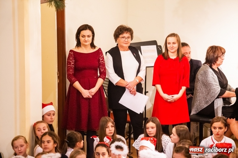 Zdjęcie w galerii na portalu naszraciborz.pl: Koncert kolędowy uczniów i nauczycieli szkoły muzycznej wiadomości z regionu