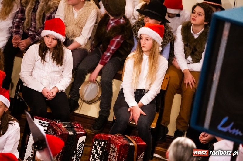 Zdjęcie w galerii na portalu naszraciborz.pl: Koncert kolędowy uczniów i nauczycieli szkoły muzycznej wiadomości z regionu