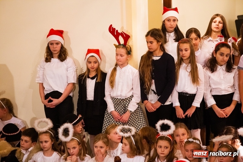 Zdjęcie w galerii na portalu naszraciborz.pl: Koncert kolędowy uczniów i nauczycieli szkoły muzycznej wiadomości z regionu