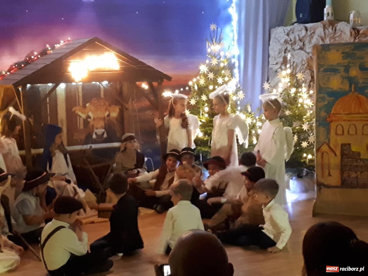Zdjęcie w galerii na portalu naszraciborz.pl: Dzieci z rudzkiego przedszkola przedstawiły jasełka wiadomości z regionu