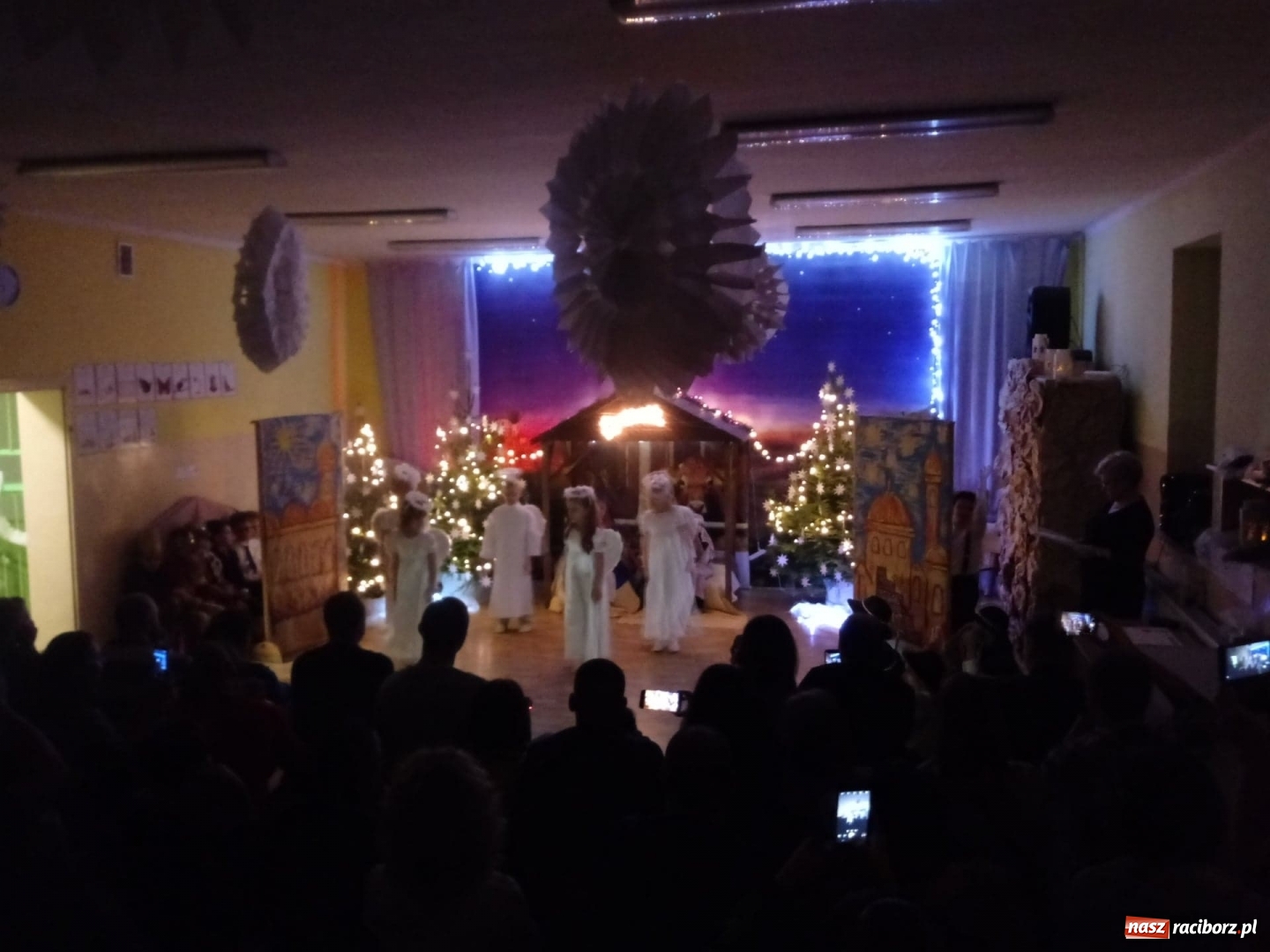 Zdjęcie w galerii na portalu naszraciborz.pl: Dzieci z rudzkiego przedszkola przedstawiły jasełka wiadomości z regionu