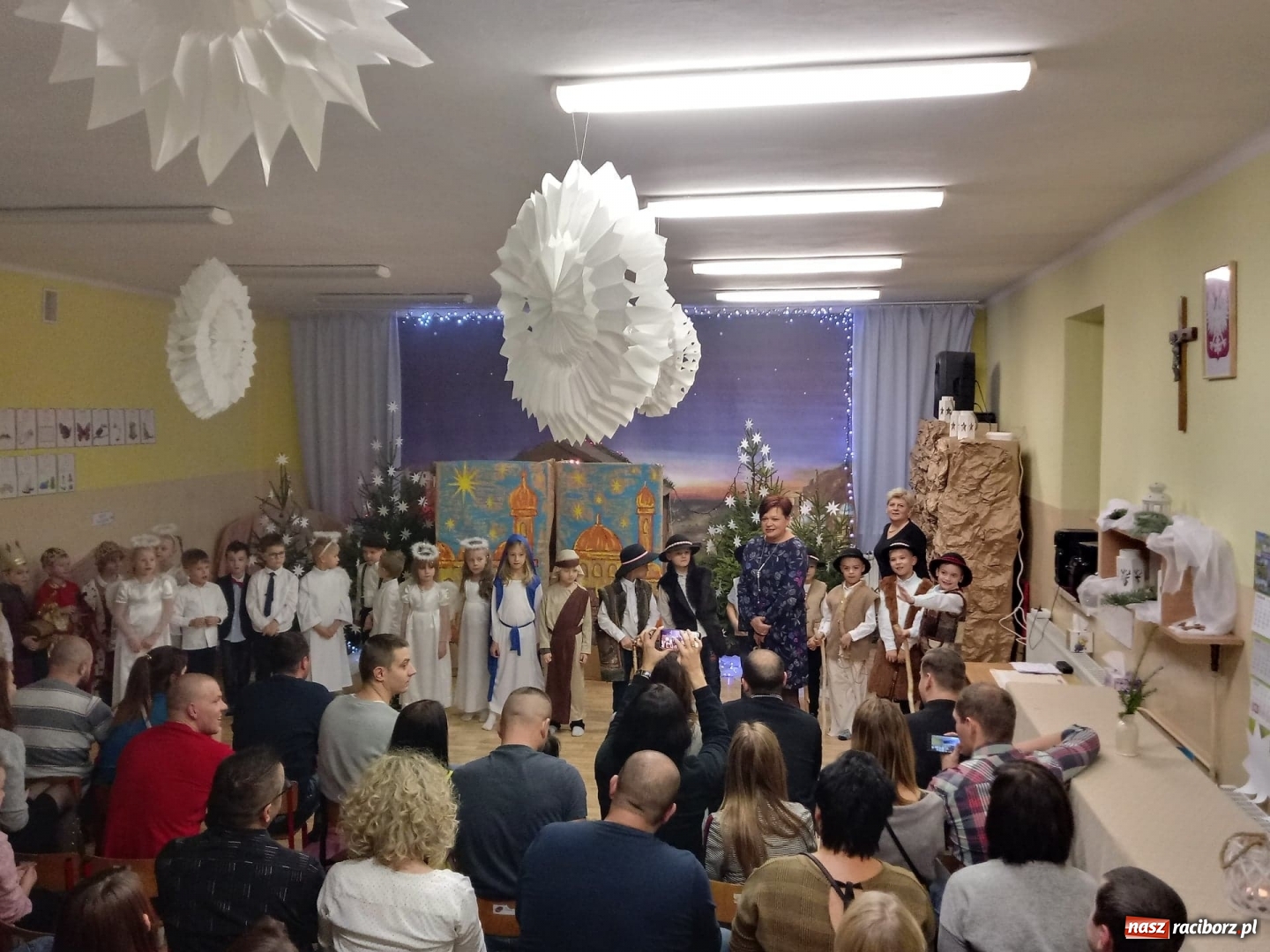 Zdjęcie w galerii na portalu naszraciborz.pl: Dzieci z rudzkiego przedszkola przedstawiły jasełka wiadomości z regionu