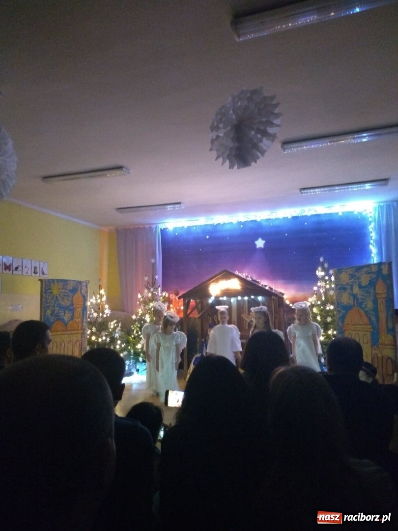 Zdjęcie w galerii na portalu naszraciborz.pl: Dzieci z rudzkiego przedszkola przedstawiły jasełka wiadomości z regionu