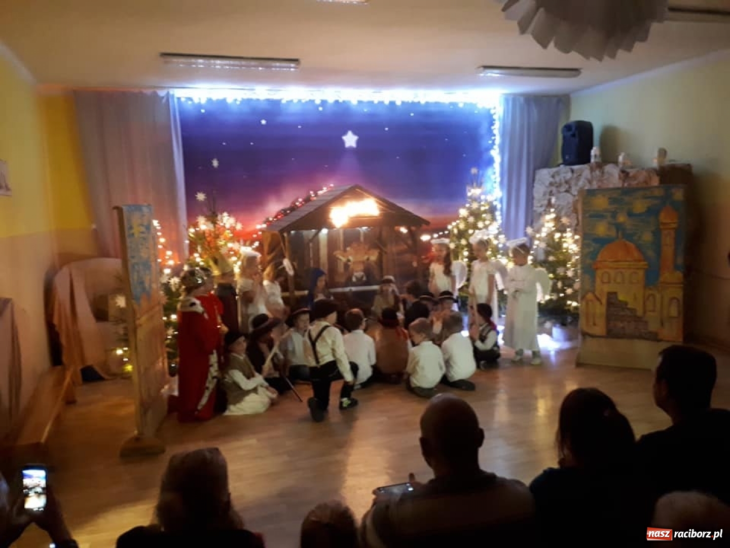 Zdjęcie w galerii na portalu naszraciborz.pl: Dzieci z rudzkiego przedszkola przedstawiły jasełka wiadomości z regionu