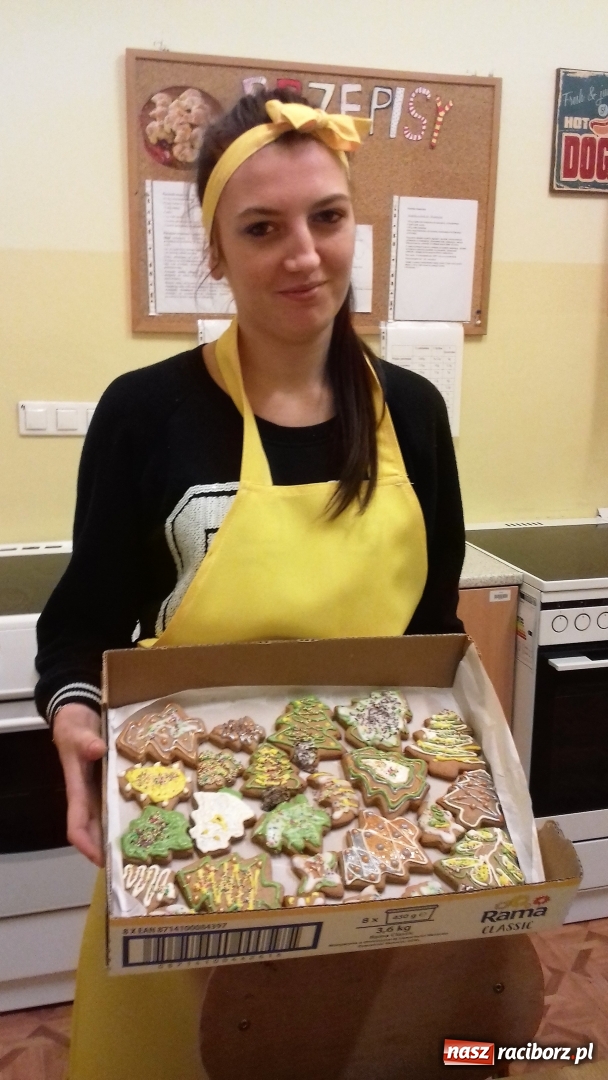 Zdjęcie w galerii na portalu naszraciborz.pl: Wychowankowie Ośrodka dla Niesłyszących obdarowali chorych w hospicjum św. Józefa wiadomości z regionu